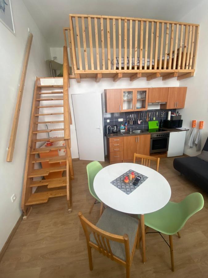 Apartman V Lesni 捷克贾布朗尼城 外观 照片